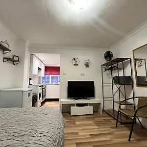 Morden Studio Northolt (Greater London)